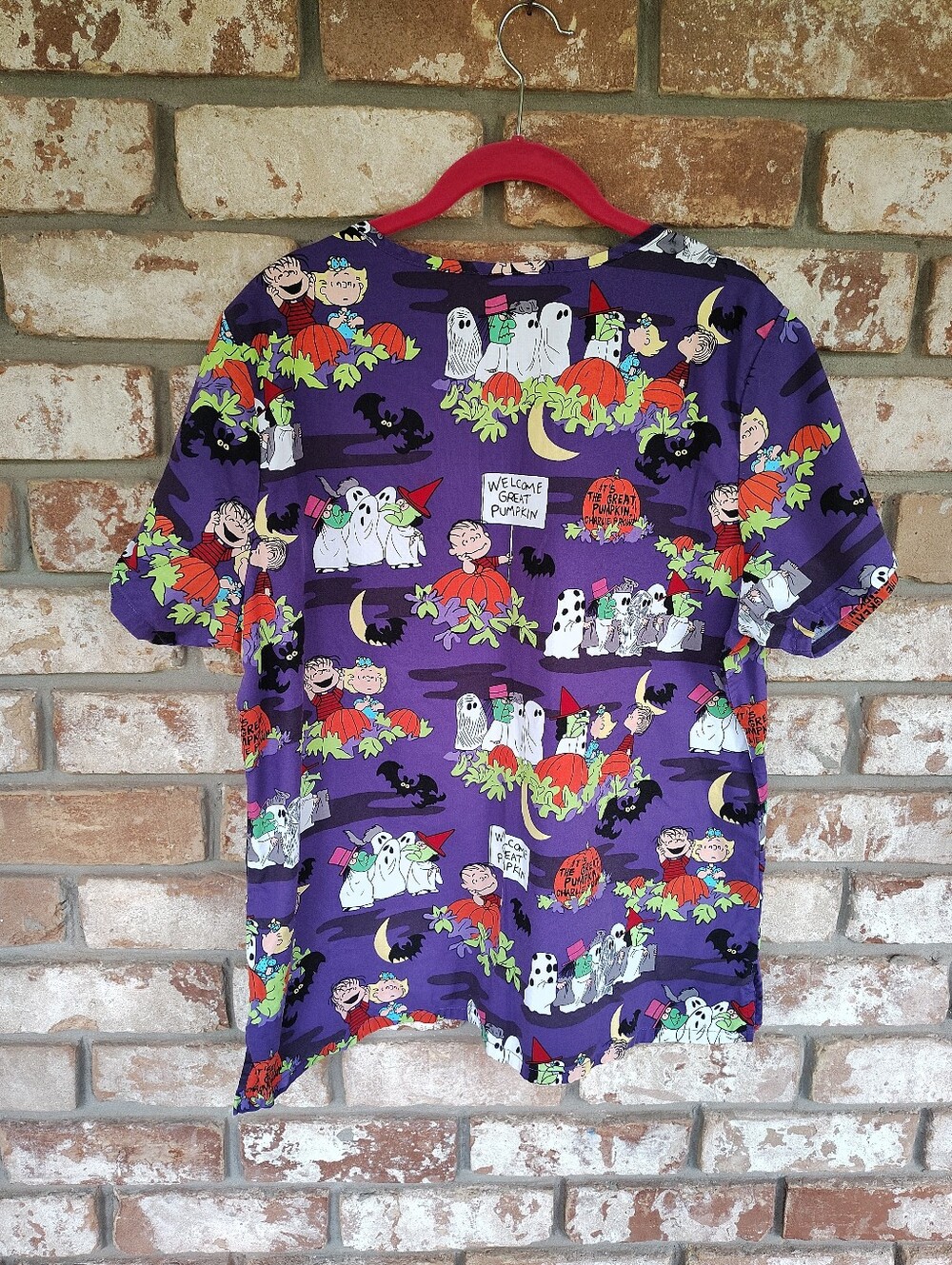 Peanuts Great Pumpkin Charlie Brown Halloween Scrub Top V-Neck Purple Large L - Picture 7 of 7
